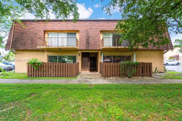 a view of a backyard of the house