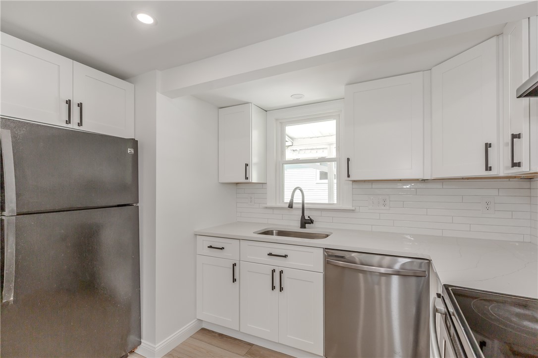 19 Leigh Road Cumberland, RI 02864 - Photo 9 of 31 Kitchen