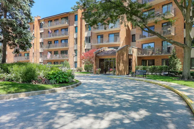 $315,000 | 601 Lake Hinsdale Drive, Unit 307, Willowbrook, IL 60527