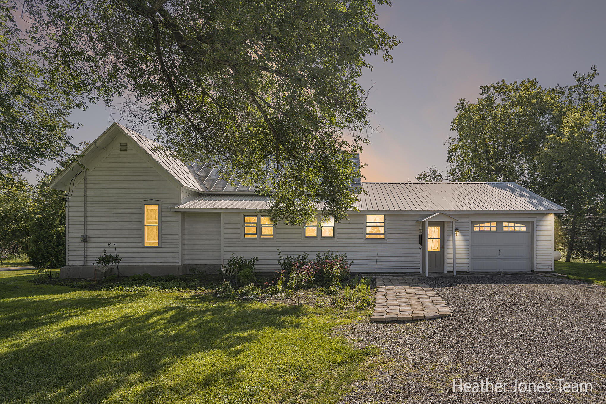 2667 West County Farm Road Sheridan, MI 48884 - Photo 3 of 32 2667WCountyFarmRd_35-twilight