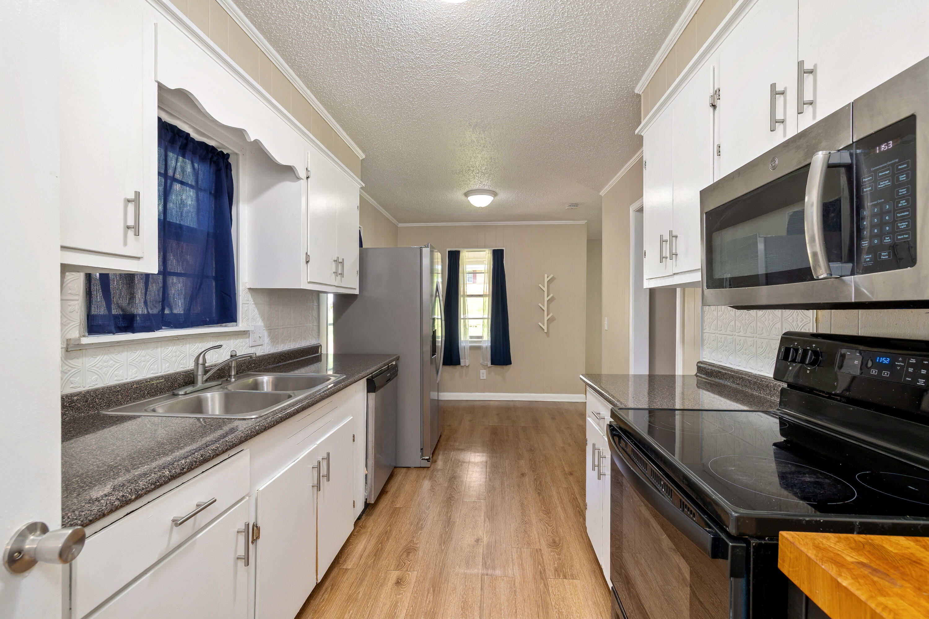 2437 Derwent Drive Sumter, SC 29154 - Photo 7 of 28 13