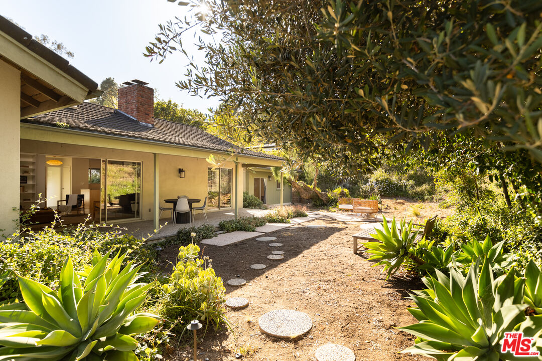 1362 Marinette Road Pacific Palisades, CA 90272 - Photo 40 of 46