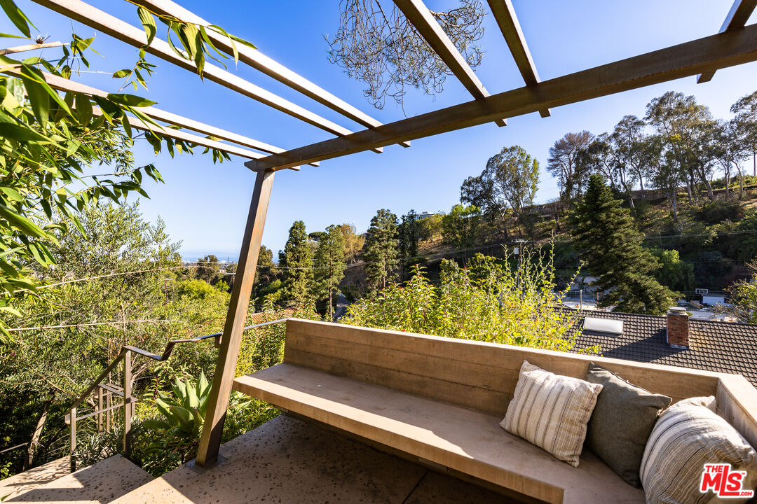 1362 Marinette Road Pacific Palisades, CA 90272 - Photo 43 of 46