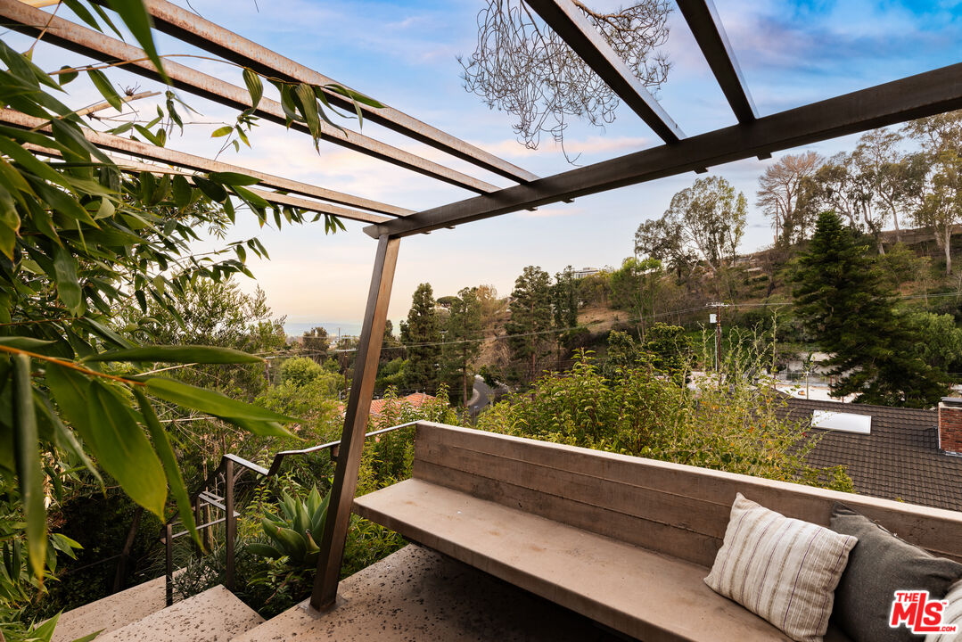 1362 Marinette Road Pacific Palisades, CA 90272 - Photo 7 of 46