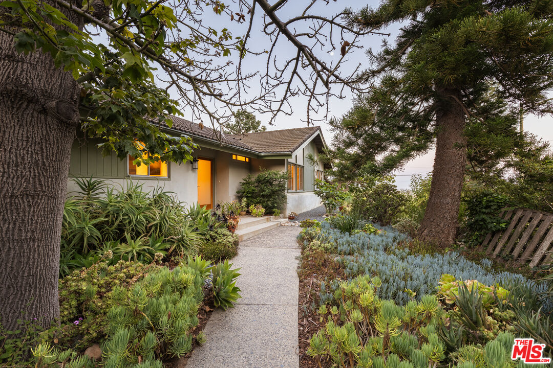 1362 Marinette Road Pacific Palisades, CA 90272 - Photo 8 of 46