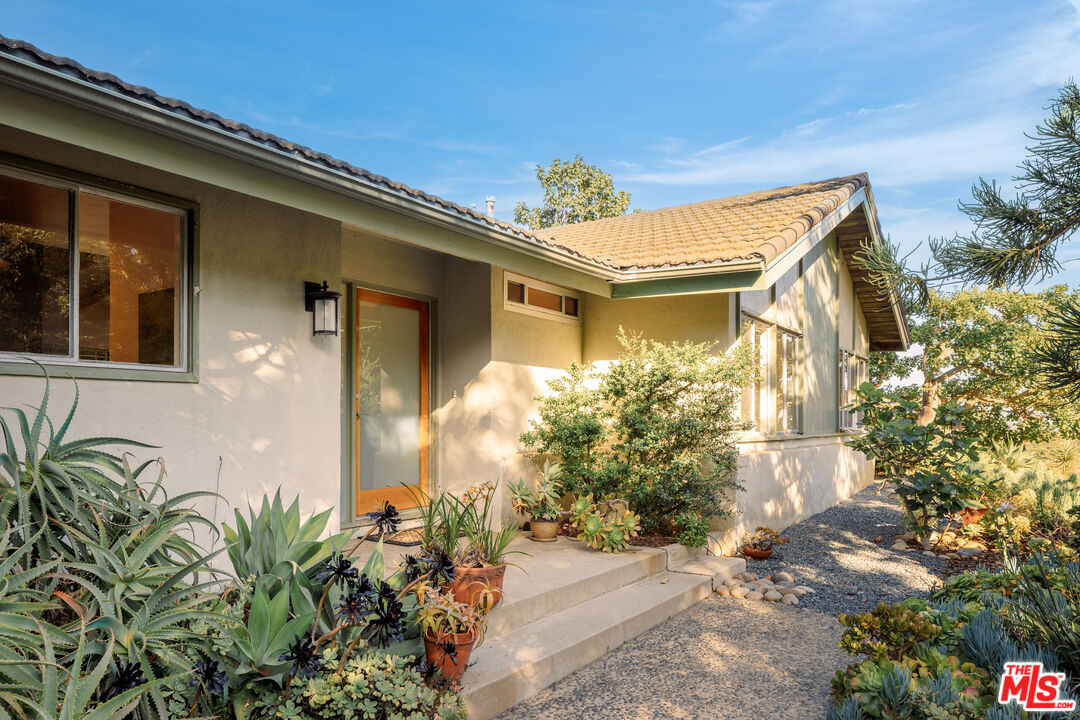 1362 Marinette Road Pacific Palisades, CA 90272 - Photo 9 of 46