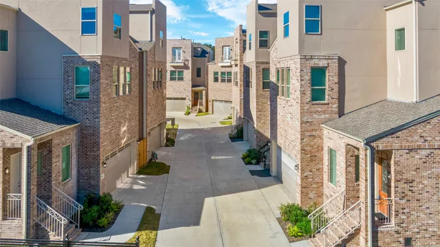 $3,000 | 9406 Glenfield Court, Houston, TX 77096