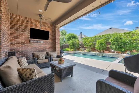 $889,900 | 944 Highpoint Way, Roanoke, TX 76262