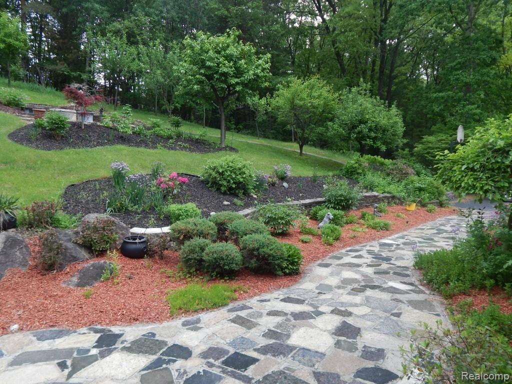 617 Birch Tree Court Rochester Hills, MI 48306 - Photo 11 of 82