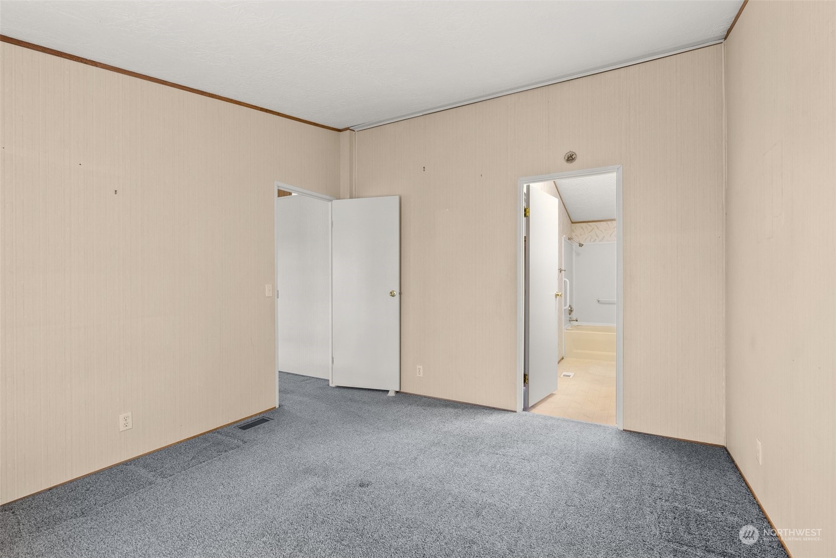 1529 Bishop Road, Unit F Chehalis, WA 98532 - Photo 13 of 21 a view of an empty room