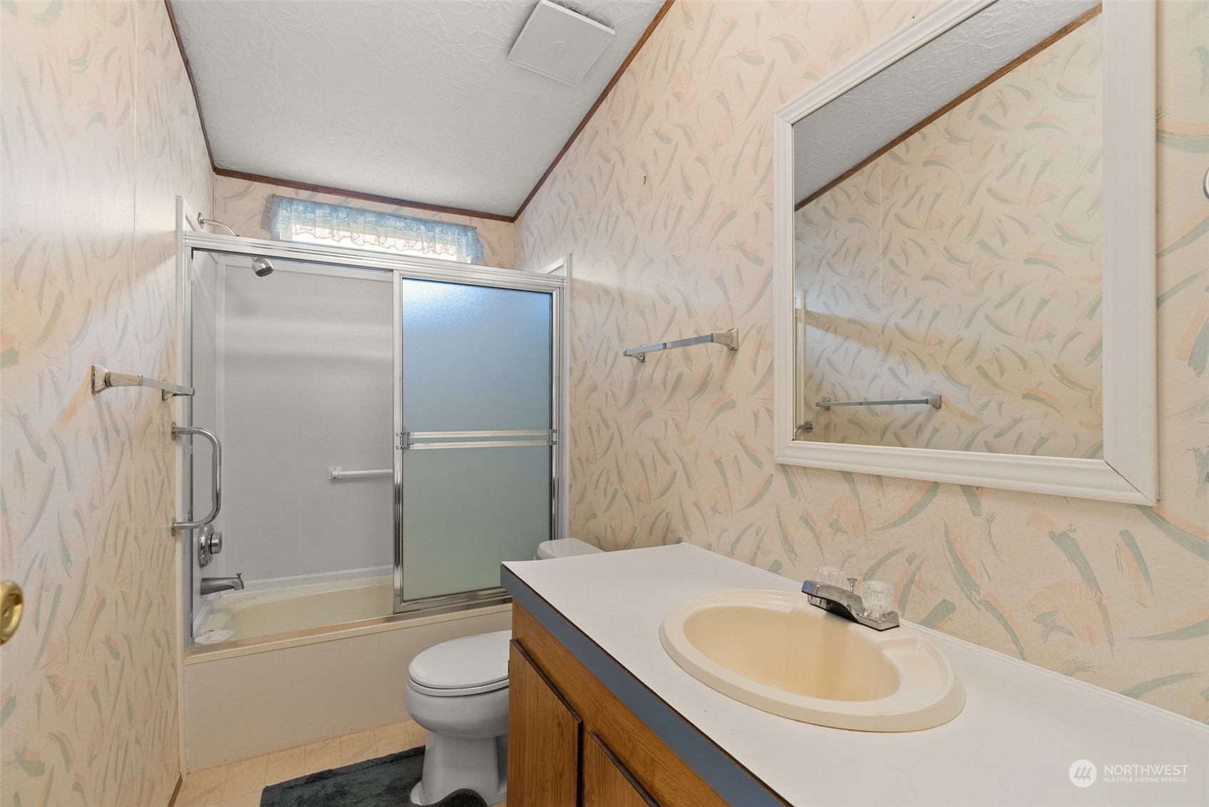 1529 Bishop Road, Unit F Chehalis, WA 98532 - Photo 18 of 21 a bathroom with a sink toilet and shower
