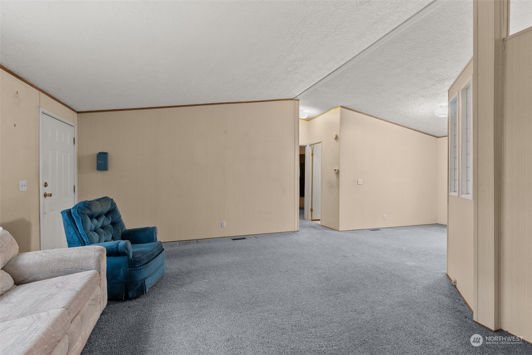 1529 Bishop Road, Unit F Chehalis, WA 98532 - Photo 7 of 21 a living room with furniture and a couch