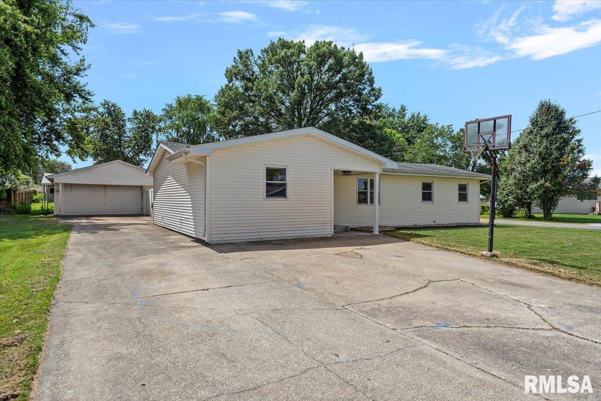 1108 Monroe Street Pawnee, IL 62558 - Photo 1 of 36