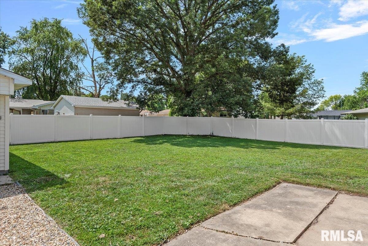 1108 Monroe Street Pawnee, IL 62558 - Photo 33 of 36