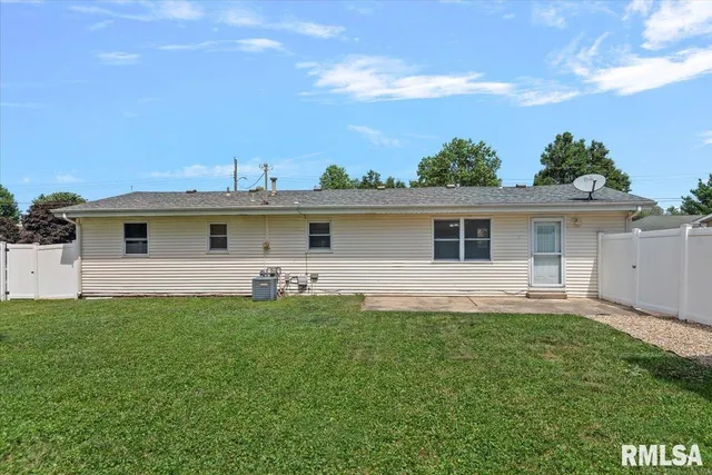 $199,900 | 1108 Monroe Street, Pawnee, IL 62558