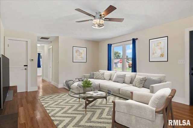 $199,900 | 1108 Monroe Street, Pawnee, IL 62558