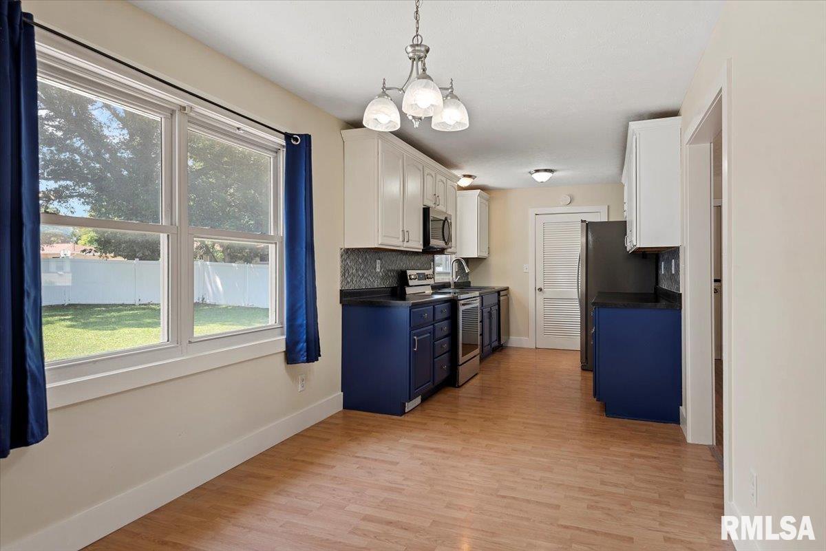 1108 Monroe Street Pawnee, IL 62558 - Photo 9 of 36