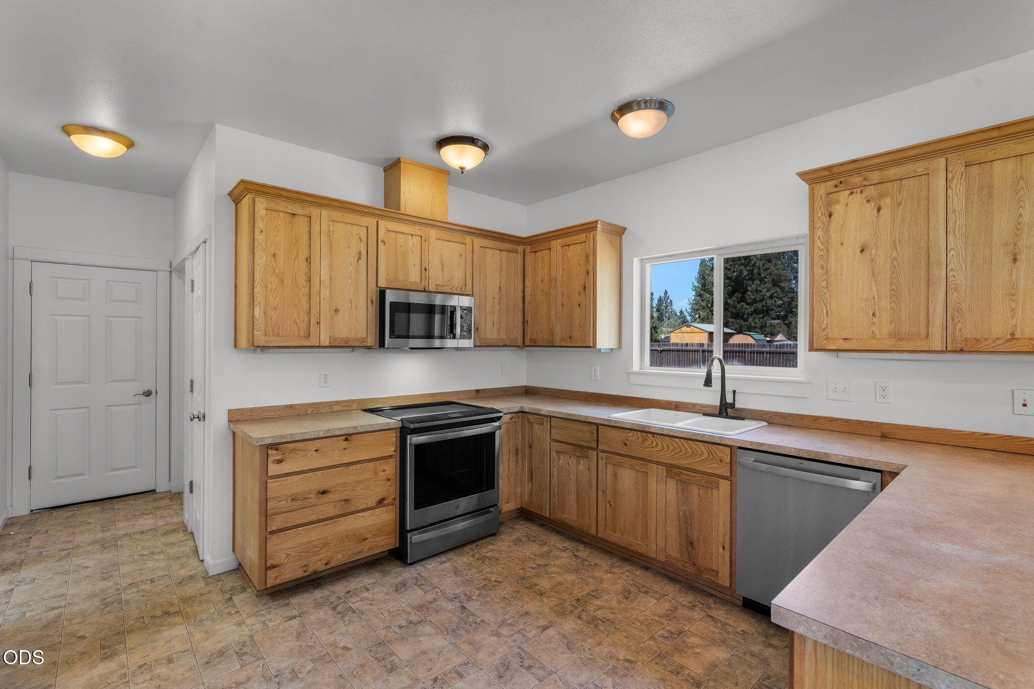 60180 Pawnee Road Bend, OR 97702 - Photo 9 of 53
