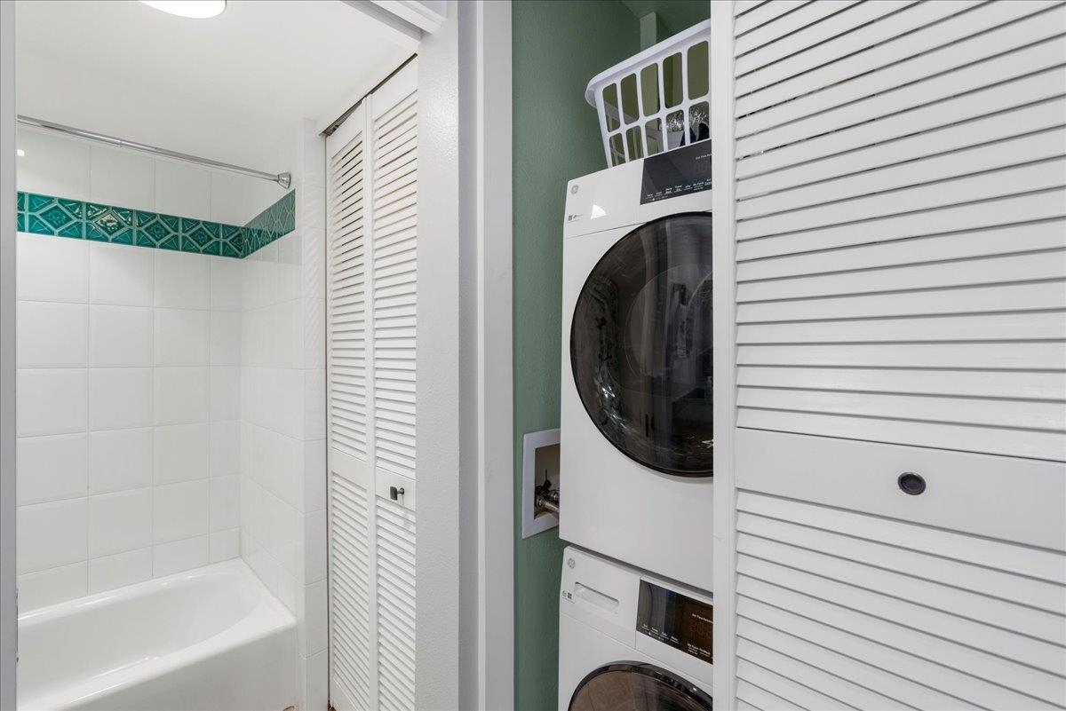 3601 Lower Honoapiilani Road, Unit 201 Lahaina, HI 96761 - Photo 26 of 37 a bathroom with a bathtub and a shower