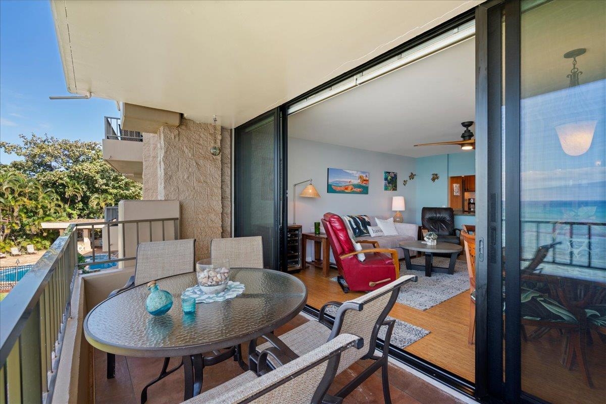 3601 Lower Honoapiilani Road, Unit 201 Lahaina, HI 96761 - Photo 27 of 37 a workspace with furniture and a livingroom