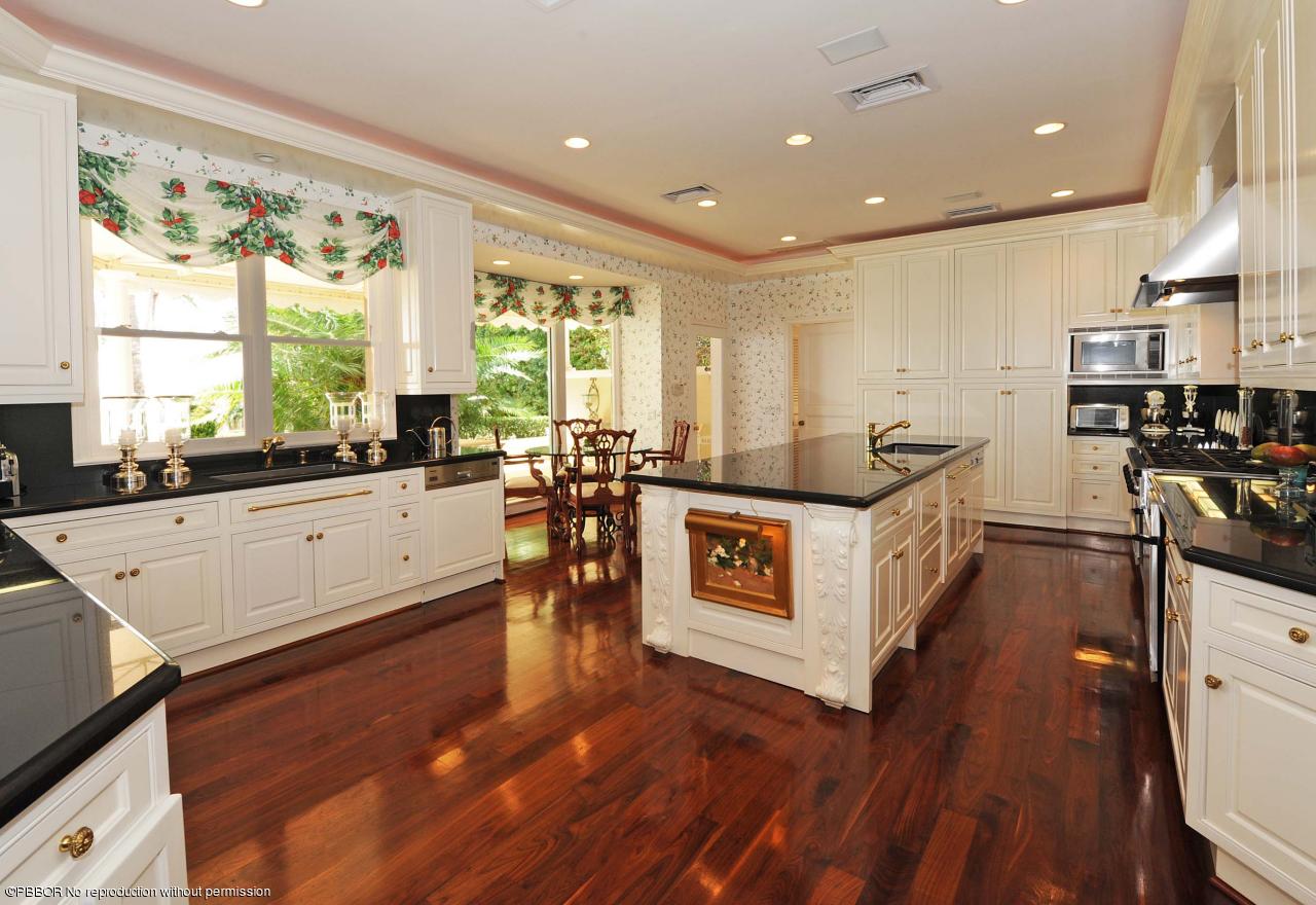 340 Polmer Park Road Palm Beach, FL 33480 - Photo 12 of 18 12