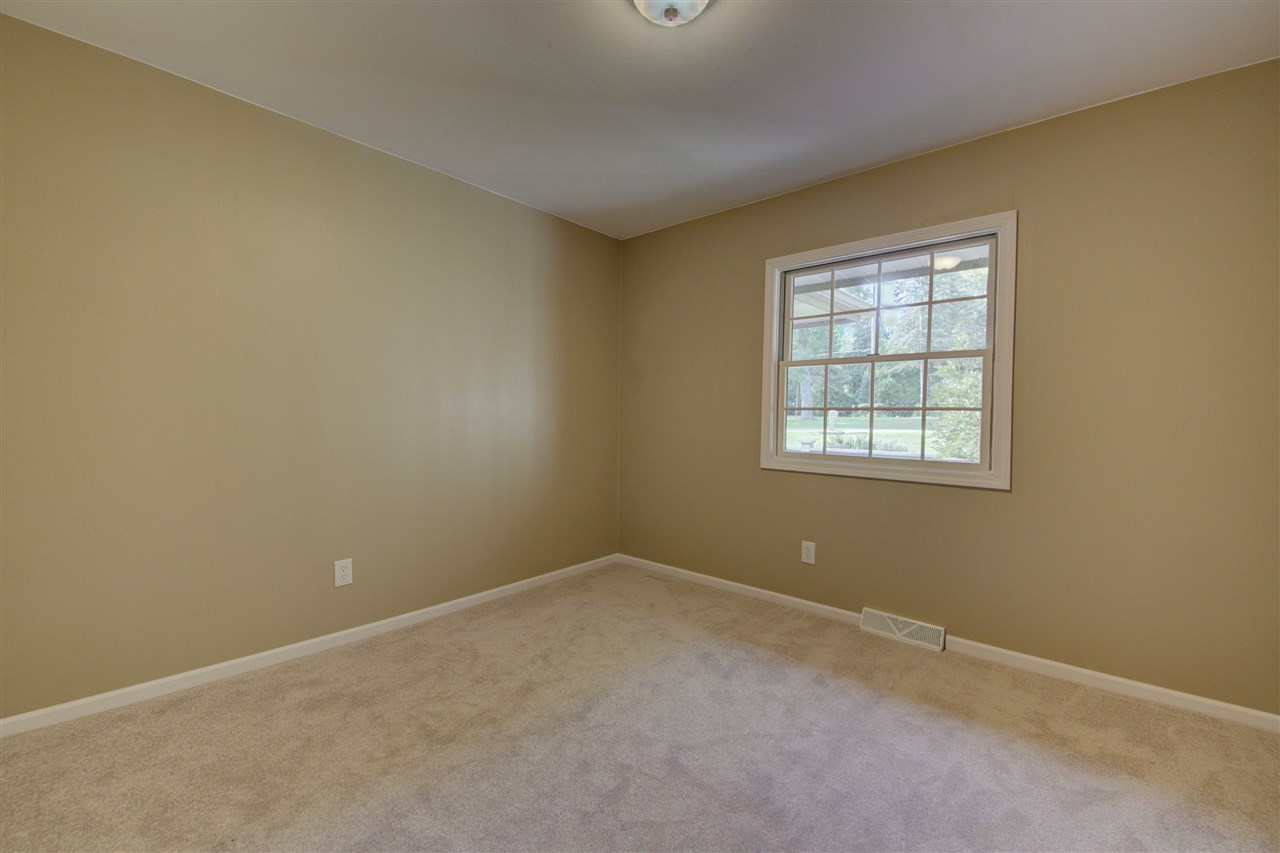 721 East River Road Flushing, MI 48433 - Photo 38 of 62