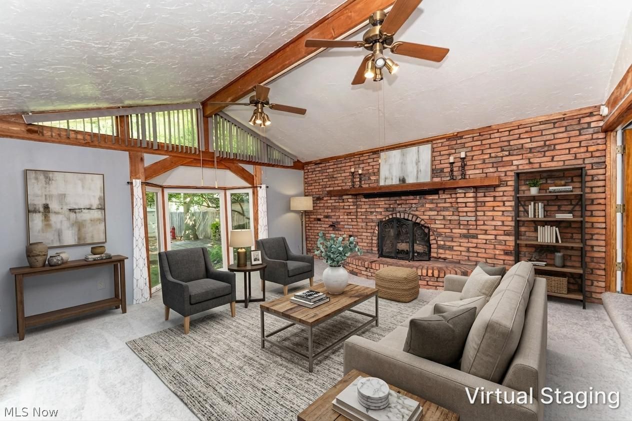 916 Center Road Eastlake, OH 44095 - Photo 13 of 39 Absolutely fantastic great room with vaulted ceilings