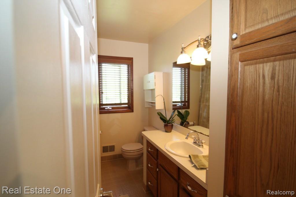 8468 Ranch Estates Road Clarkston, MI 48348 - Photo 18 of 34 IMG_4554.jpg