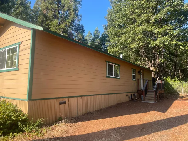 a view of a backyard of the house