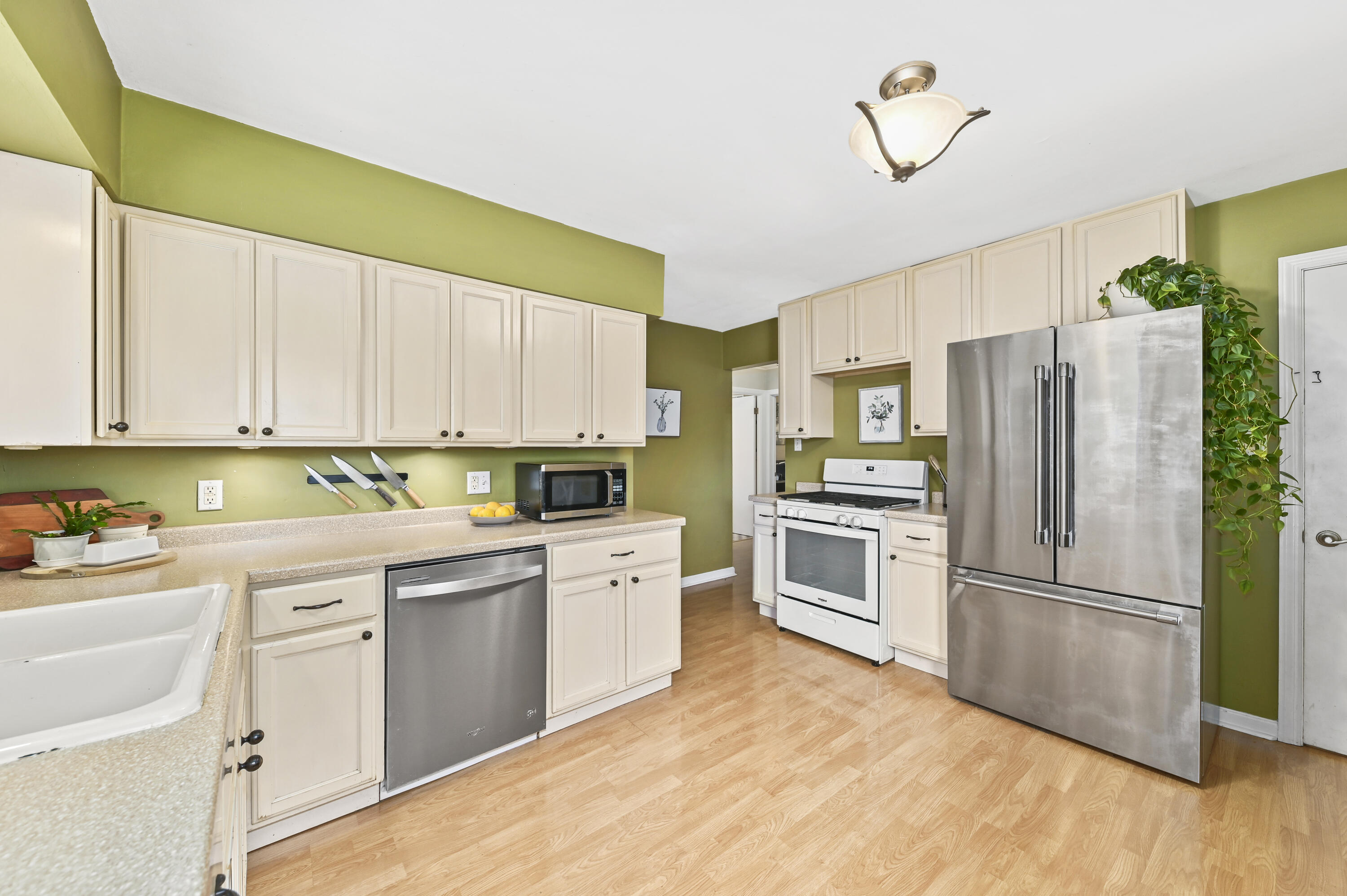 3249 North 79th Street Milwaukee, WI 53222 - Photo 9 of 26 EUP_3216