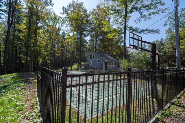 a view of back yard of the house