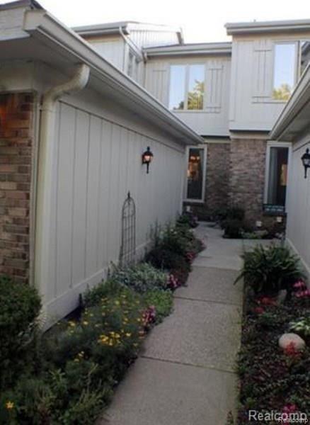 917 Golfview Court, Unit 30 Rochester Hills, MI 48307 - Photo 2 of 27