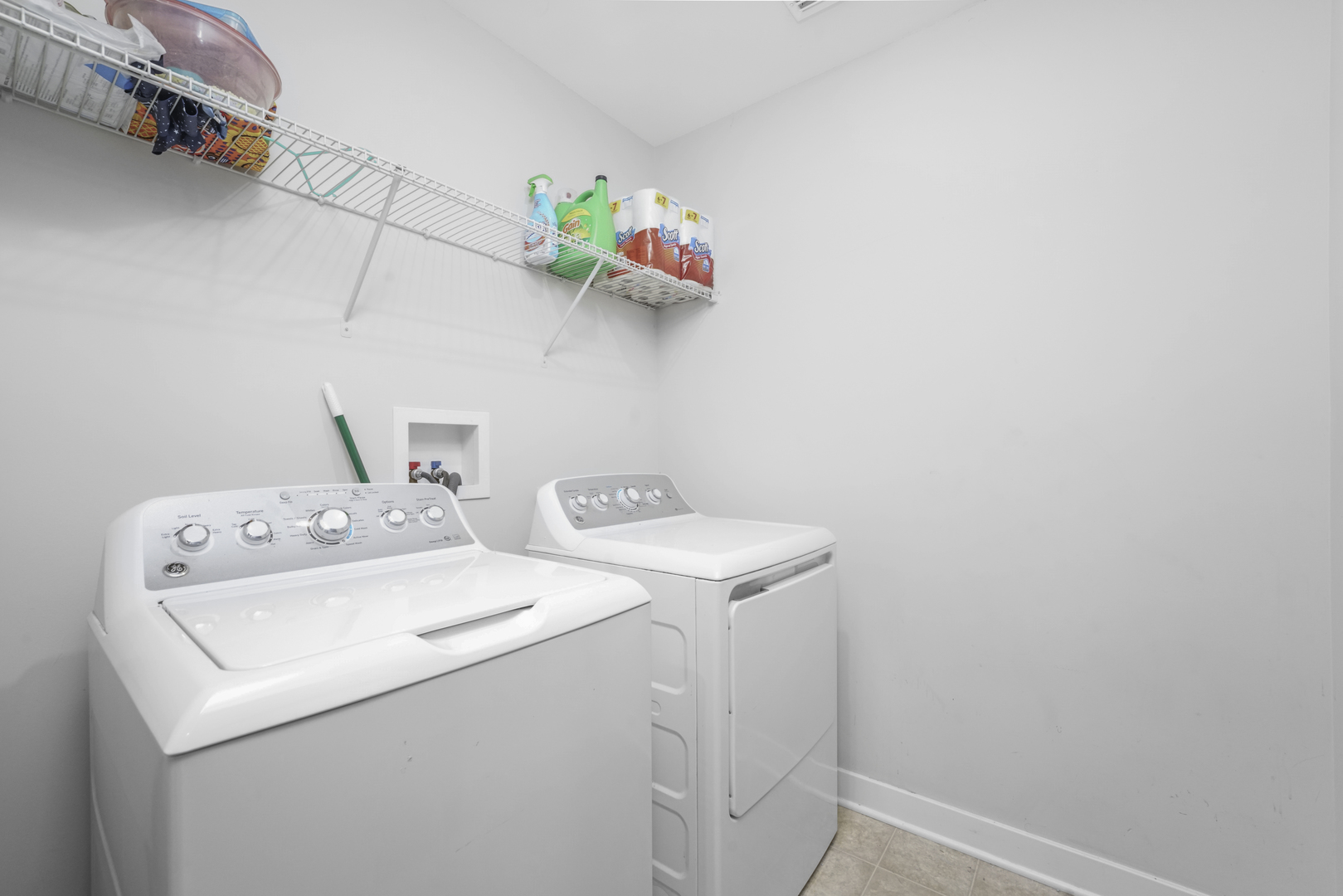 3413 Forestview Drive Joliet, IL 60431 - Photo 23 of 32 a utility room with dryer and washer