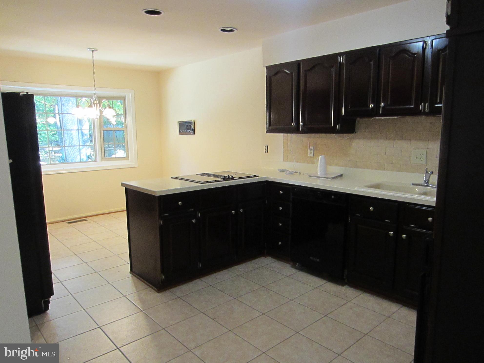 12338 Coleraine Court Reston, VA 20191 - Photo 11 of 25 Kitchen