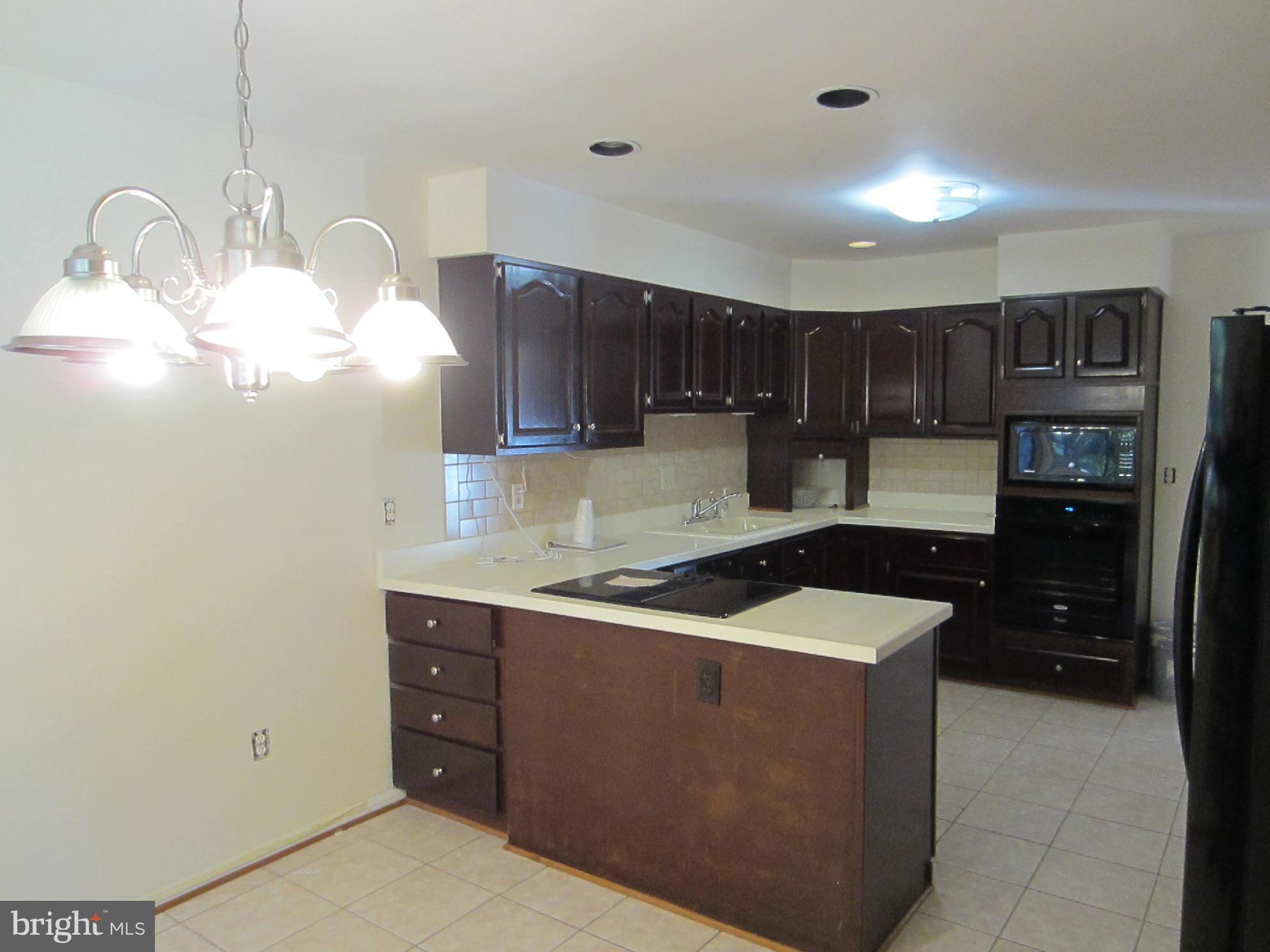 12338 Coleraine Court Reston, VA 20191 - Photo 12 of 25 Kitchen
