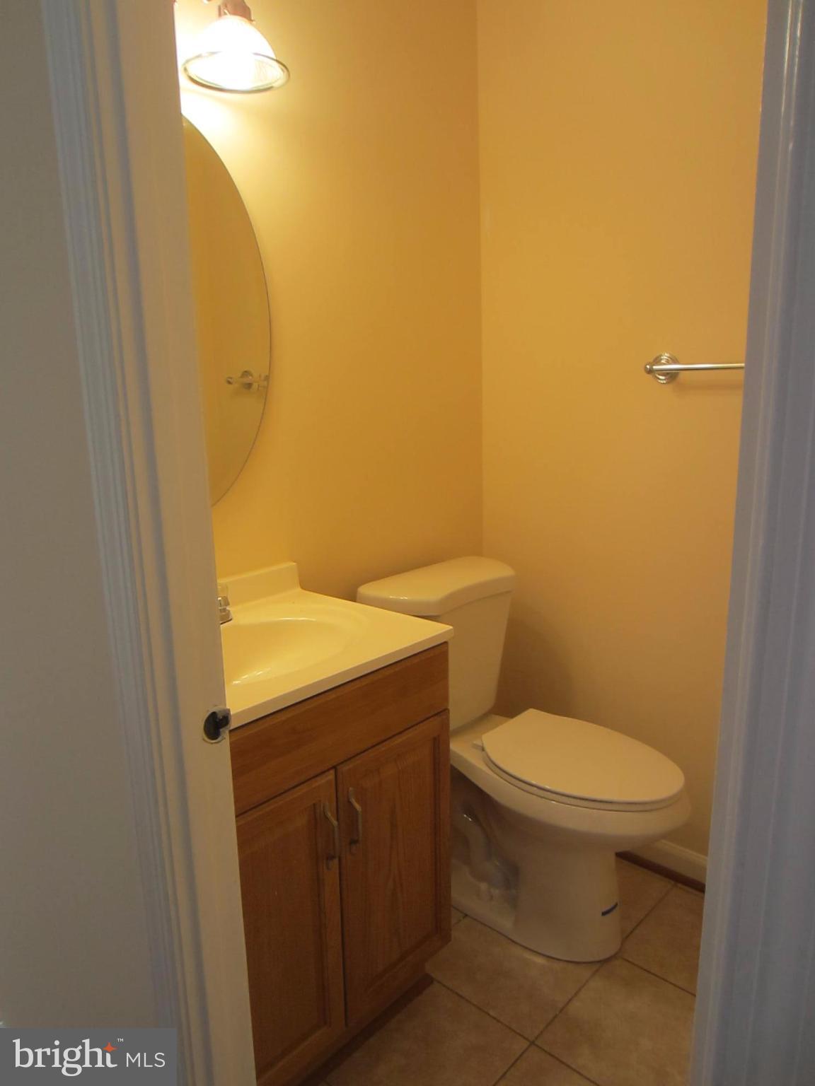 12338 Coleraine Court Reston, VA 20191 - Photo 14 of 25 Main floor powder room