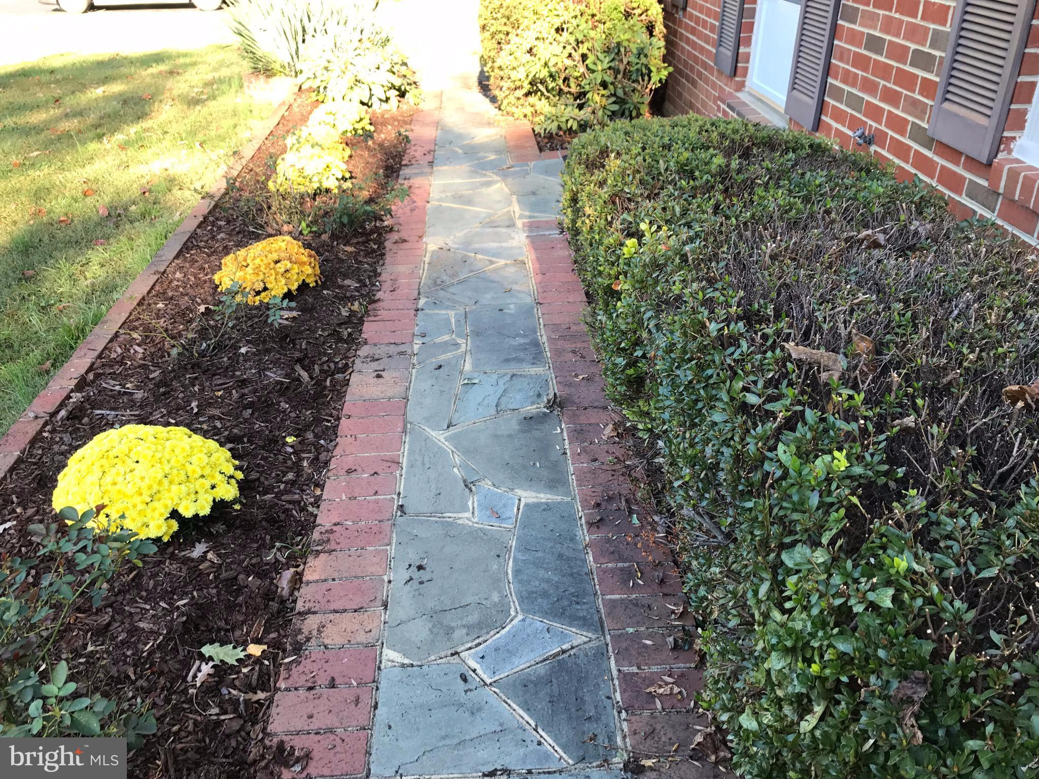 12338 Coleraine Court Reston, VA 20191 - Photo 4 of 25 Exterior - Front Walkway
