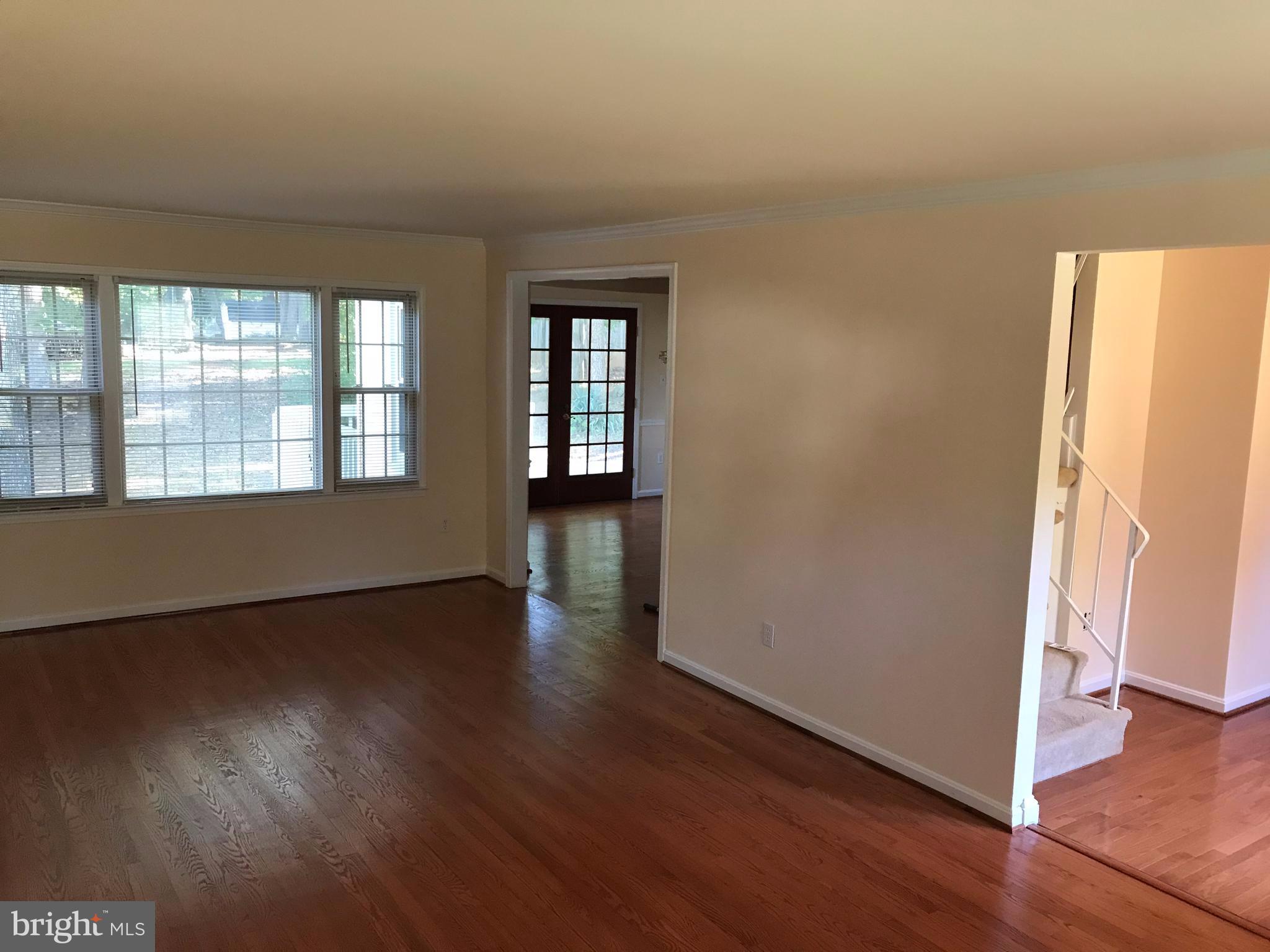 12338 Coleraine Court Reston, VA 20191 - Photo 9 of 25 Living Room