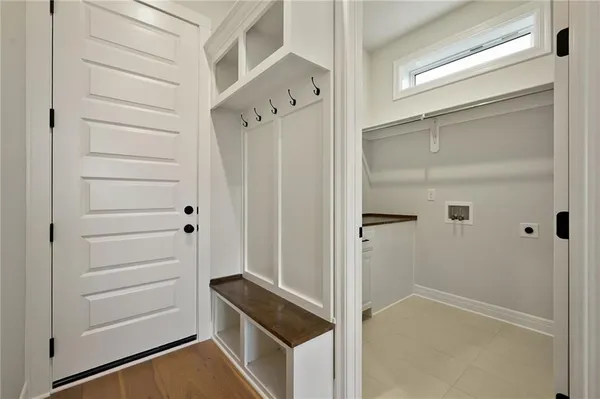 $825,000 | 300 Northwest Earle Lane, Lee's Summit, MO 64081