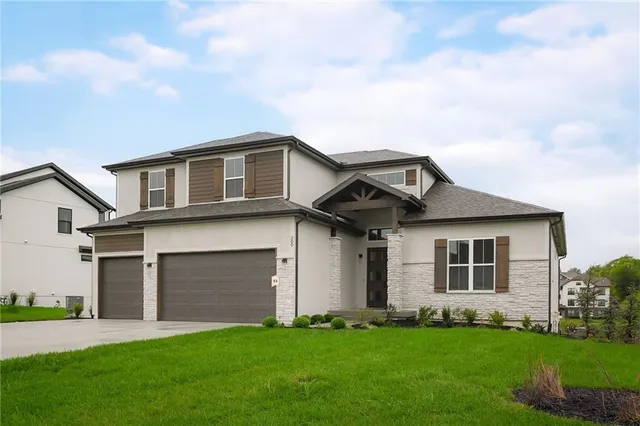 $825,000 | 300 Northwest Earle Lane, Lee's Summit, MO 64081