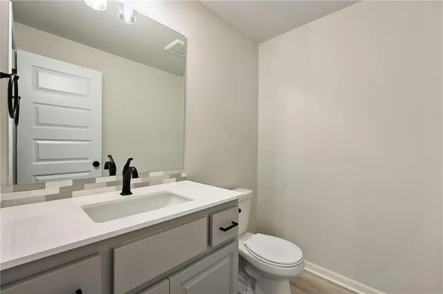 $825,000 | 300 Northwest Earle Lane, Lee's Summit, MO 64081