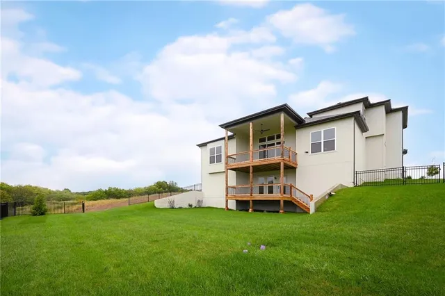 $825,000 | 300 Northwest Earle Lane, Lee's Summit, MO 64081