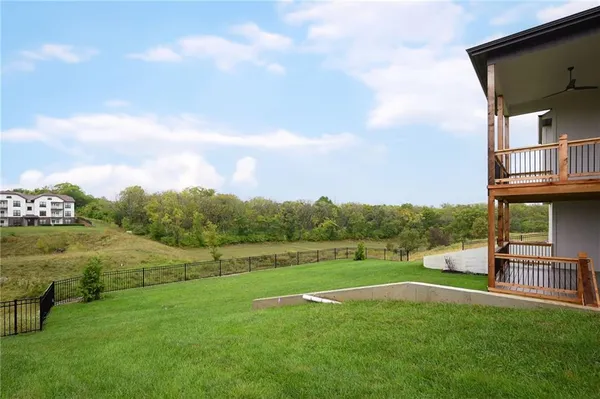 $825,000 | 300 Northwest Earle Lane, Lee's Summit, MO 64081