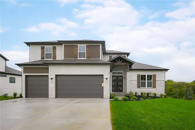 $825,000 | 300 Northwest Earle Lane, Lee's Summit, MO 64081