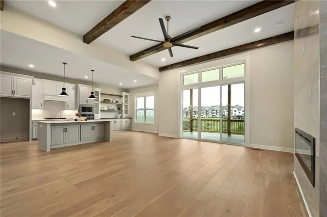 $825,000 | 300 Northwest Earle Lane, Lee's Summit, MO 64081