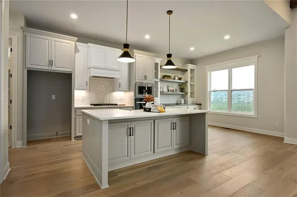 $825,000 | 300 Northwest Earle Lane, Lee's Summit, MO 64081