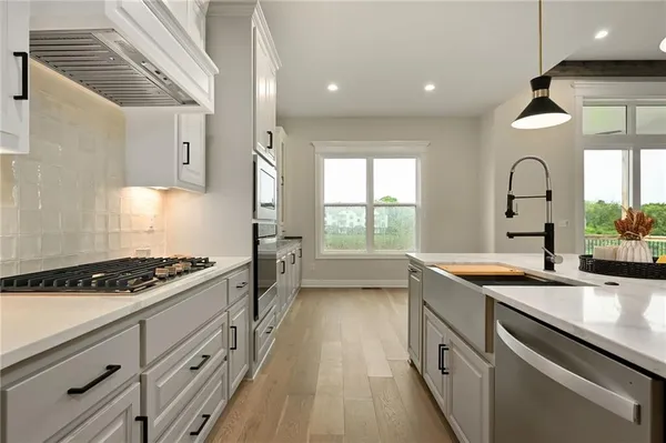 $825,000 | 300 Northwest Earle Lane, Lee's Summit, MO 64081