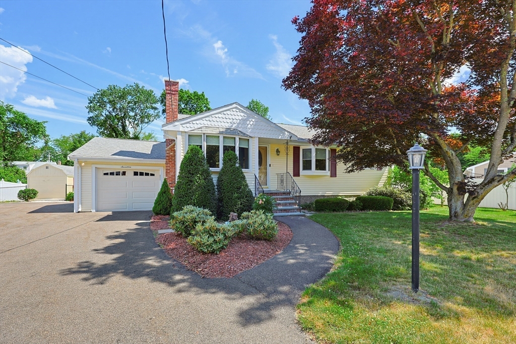 17 West Vanston Road Stoughton, MA 02072 - Photo 3 of 26