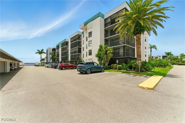 $1,300 | 3460 North Key Drive, Unit 409, North Fort Myers, FL 33903