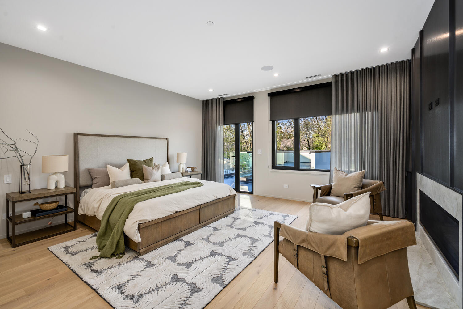 921 Sheridan Road Glencoe, IL 60022 - Photo 17 of 51 a bedroom with a large bed and a couch